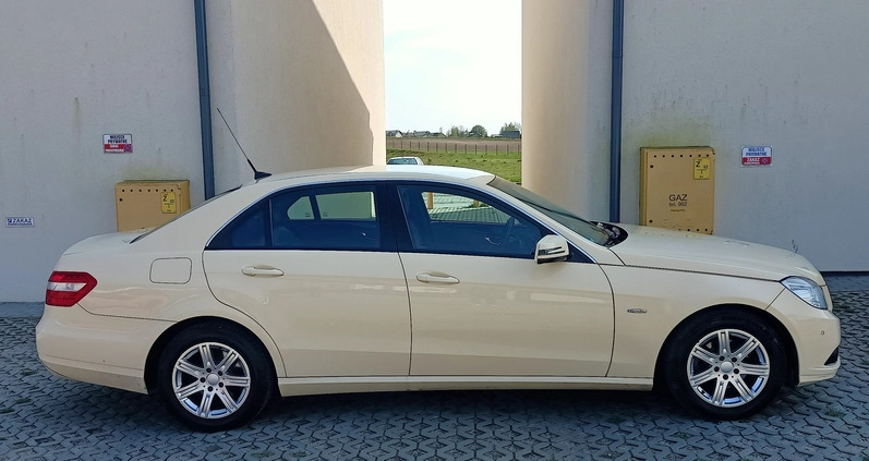 Mercedes-Benz Klasa E cena 36900 przebieg: 345000, rok produkcji 2011 z Strumień małe 154